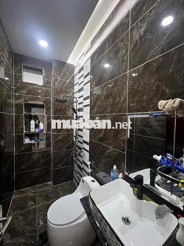 NHÀ 3 TẦNG ĐẸP — GẦN BÌNH LONG NHÀ THỜ BÌNH THUẬN(4.2m x 14m)