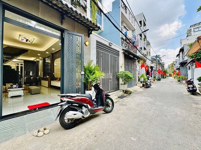 Nhà đang cho thuê 10tr/tháng Nguyễn Xí, 48m2 Sổ Hồng riêng, HXH 5m