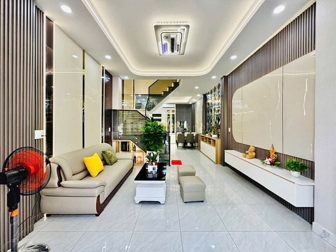 Nhà đang cho thuê 10tr/tháng Nguyễn Xí, 48m2 Sổ Hồng riêng, HXH 5m
