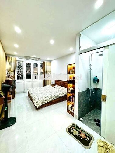 Bán nhà phố Phạm Ngọc Thạch, oto đỗ cửa, 46m * 5 tầng, gần phố.