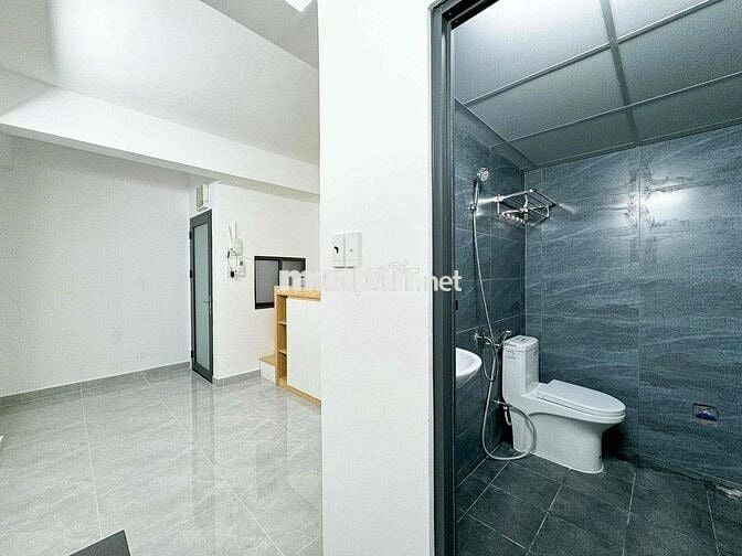 Giường tầng tiết kiệm ko gian, nhỏ gọn, cửa sổ trời, gần ĐH Văn Hiến