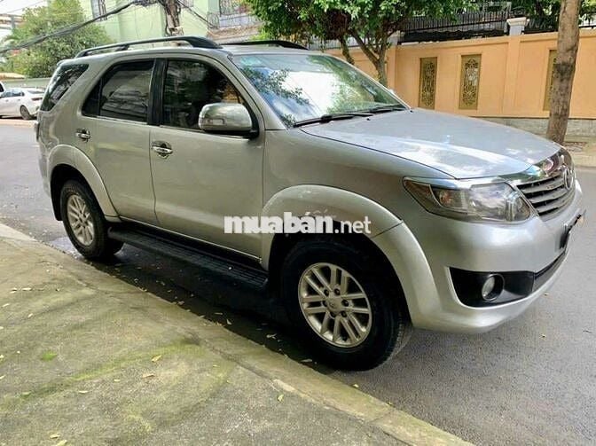GĐ bán xe Toyota Fortuner bản V cao cấp số tự động
