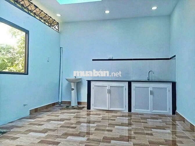 Nhà sạch sẽ,dt4*15m,2pn,cổng rào,sân, hẽm thông,gần ngã 5 chua hang