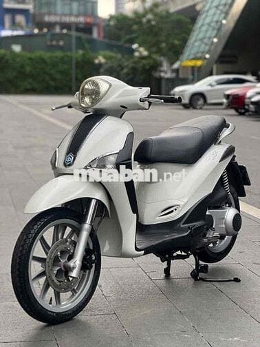 Liberty 125ie 2011 màu trắng xe đẹp