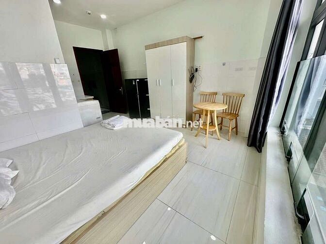 CHO THUÊ 1 PN CỬA SỔ FULL CỰC RỘNG VIEW CỰC CHILL GẦN HÀNG XANH, ĐH