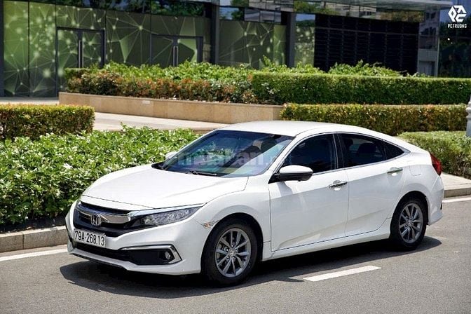 Chính chủ cần bán xe HONDA Civic 2021 Nhập Thái - Màu Trắng.