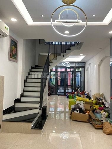 Nhà mặt tiền đường 47 tân Quy Q7