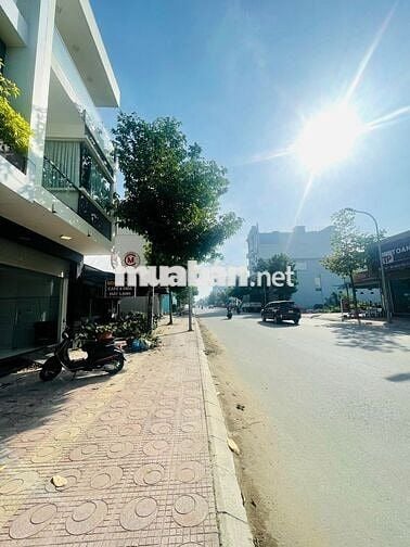Bán nhà 2 lầu mặt tiền . Đường nguyễn công bình. Mỹ tho.Tp Mỹ tho.