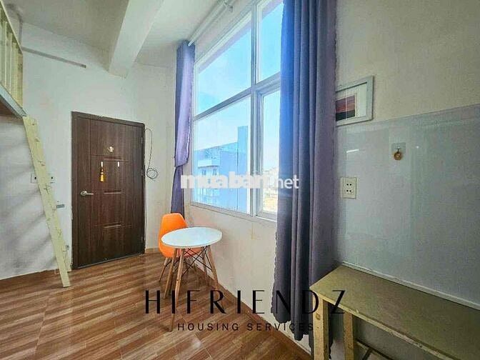 PHÒNG CÓ GÁC SÁT ĐẠI HỌC VĂN HIẾN CÓ SẴN NỘI THẤT CƠ BẢN