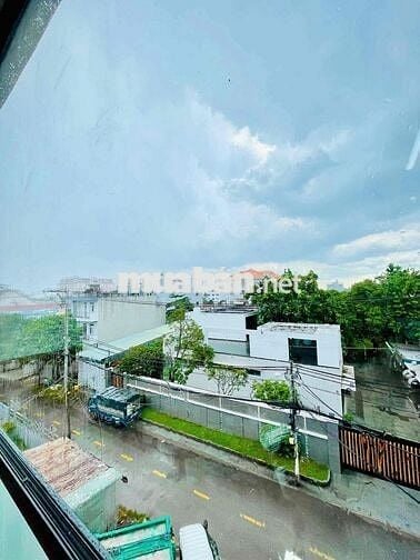BAN CÔNG FULL NỘI THẤT GẦN NTTU