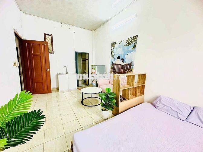 Chính chủ cần sang HĐ thuê Studio cửa sổ Q4 - Ngay ĐH Nguyễn Tất Thành