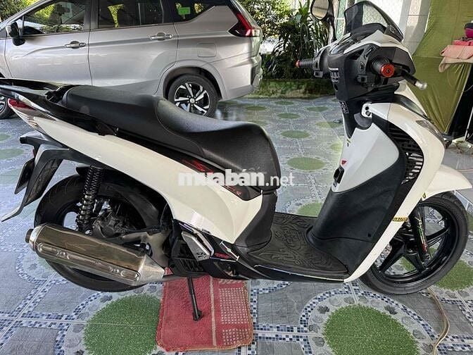 Cần bán xe SH150i màu trắng