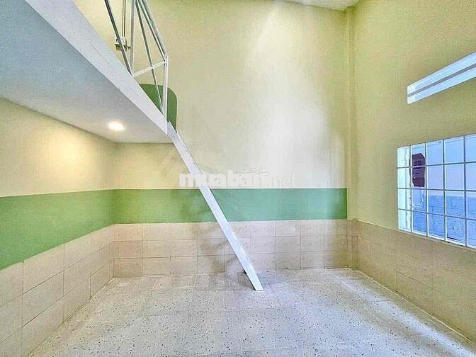 Gần Trung tâm, tiện di chuyển TDTU, NTTU, UFM - Gác cao cửa sổ thoáng