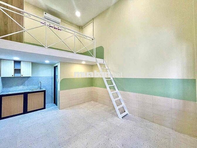 Gần Trung tâm, tiện di chuyển TDTU, NTTU, UFM - Gác cao cửa sổ thoáng