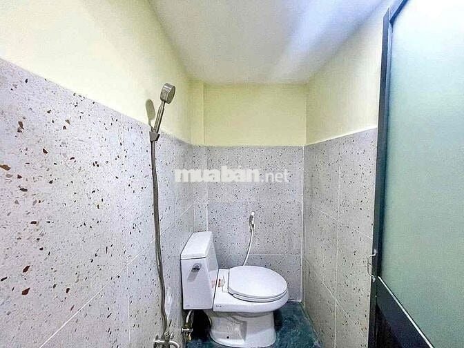 Gần Trung tâm, tiện di chuyển TDTU, NTTU, UFM - Gác cao cửa sổ thoáng