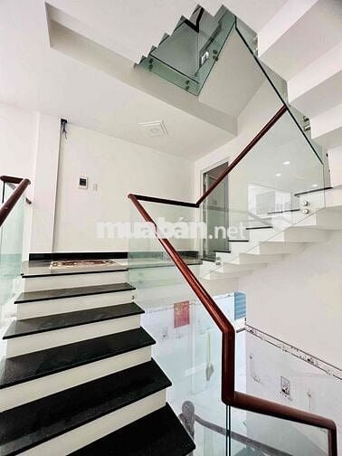 Nhà Mới Xây 100% DT 220m2 1Trệt 1Lửng 3Lầu 5Pn 5Wc Sẳn Máy Lạnh