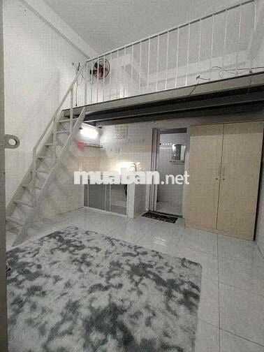 Gần Trung tâm, tiện di chuyển TDTU, NTTU, UFM - Gác cao cửa sổ thoáng