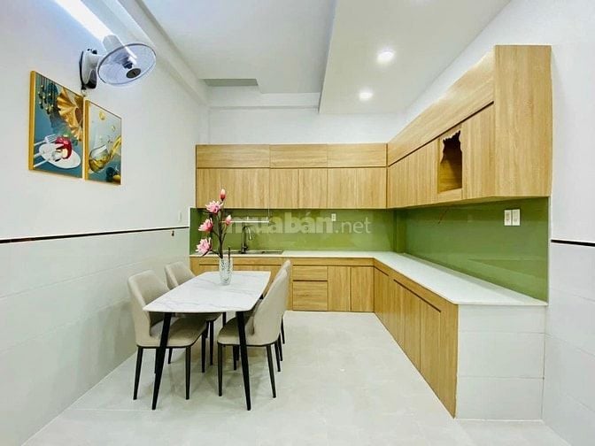 Người quen cần bán nhà DT 67m2 giá 2tỷ750tr ở Nơ Trang Long, P11, BT