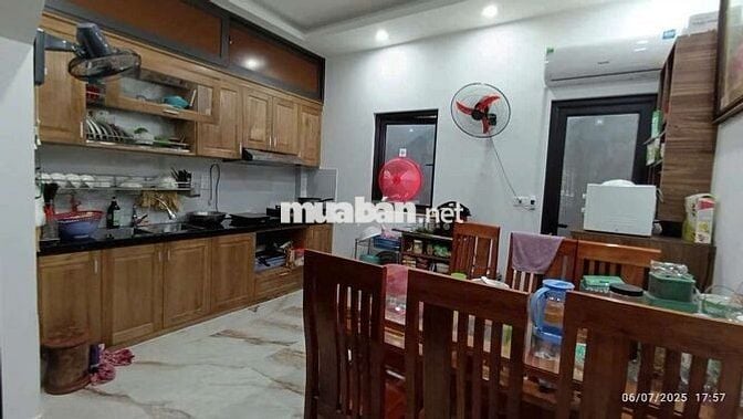 BÁN GẤP NHÀ LÔ GÓC - ÔTÔ ĐỖ CỬA - FULL NỘI THẤT