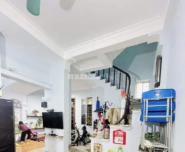 Bán gấp nhà hàng hiếm cầu giấy, ngõ ô tô qua nhà, mặt tiền 10m, 7.5 tỷ