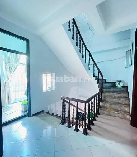 Bán gấp nhà hàng hiếm cầu giấy, ngõ ô tô qua nhà, mặt tiền 10m, 7.5 tỷ