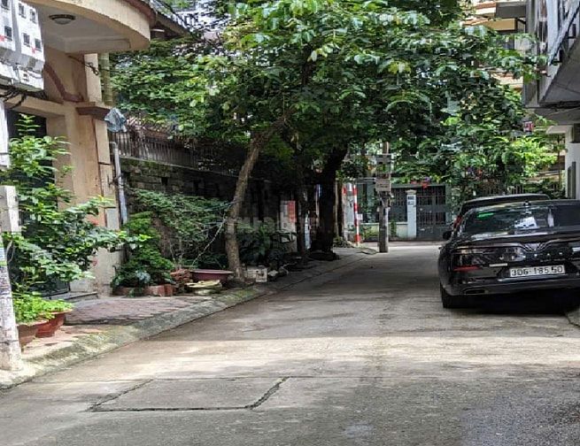 Bán gấp nhà hàng hiếm cầu giấy, ngõ ô tô qua nhà, mặt tiền 10m, 7.5 tỷ