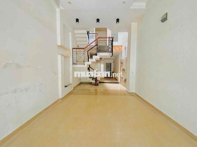 NHÀ CHO THUÊ 4x20M MẶT TIỀN NGAY NGÃ 4 P.TÂN QUY Q7