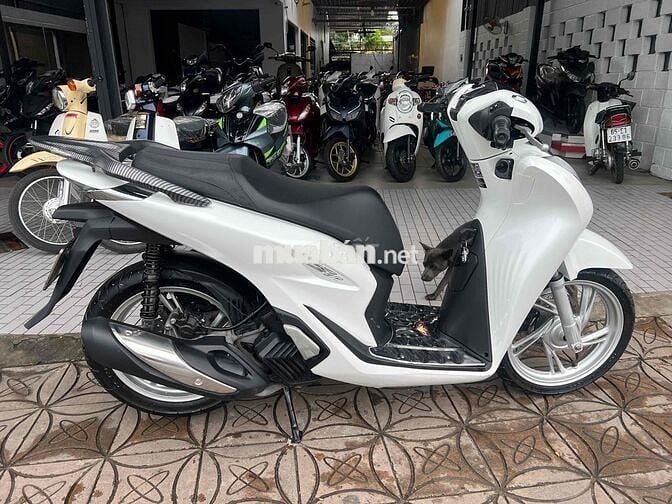 Sh 125 2022 trắng Ngọc trinh  như mới.