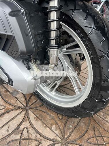 Sh 125 2022 trắng Ngọc trinh  như mới.