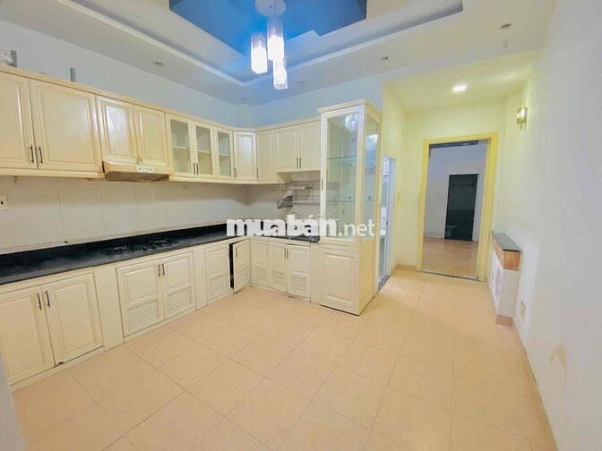 NHÀ CHO THUÊ 4x20M MẶT TIỀN NGAY NGÃ 4 P.TÂN QUY Q7