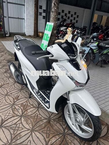 Sh 125 2022 trắng Ngọc trinh  như mới.