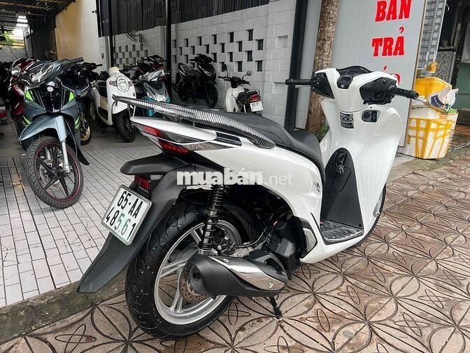 Sh 125 2022 trắng Ngọc trinh  như mới.