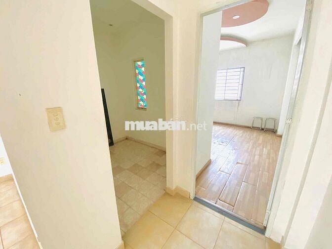 NHÀ CHO THUÊ 4x20M MẶT TIỀN NGAY NGÃ 4 P.TÂN QUY Q7