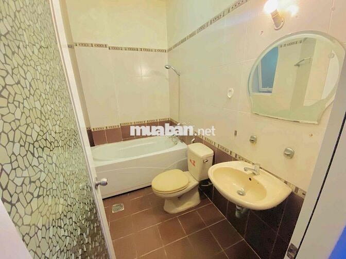 NHÀ CHO THUÊ 4x20M MẶT TIỀN NGAY NGÃ 4 P.TÂN QUY Q7