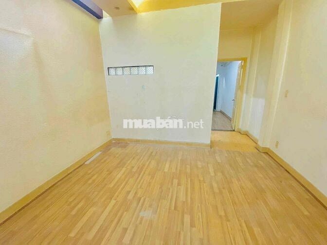 NHÀ CHO THUÊ 4x20M MẶT TIỀN NGAY NGÃ 4 P.TÂN QUY Q7