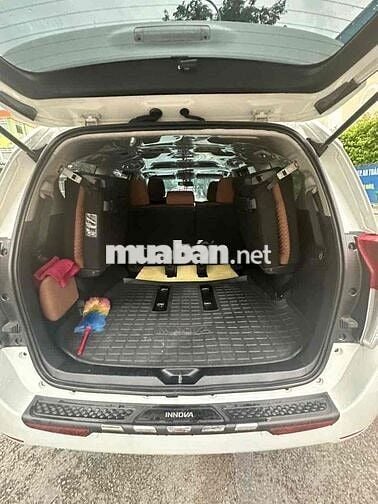 Toyota Innova 2018 2.0E số sàn, màu trắng camay