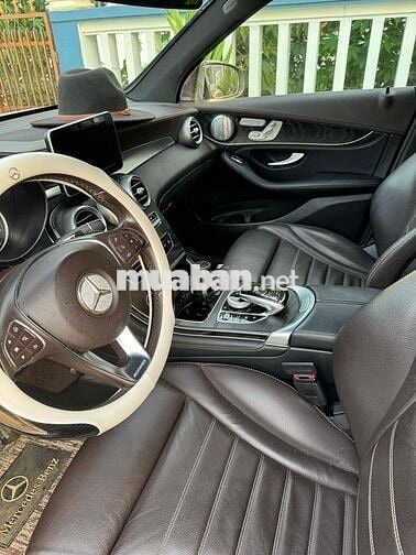 Mercedes Benz GLC 2018 250 4Matic - 90000 km