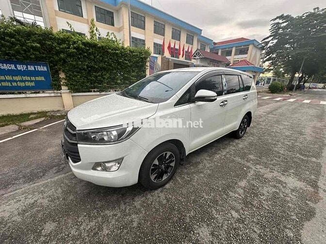 Toyota Innova 2018 2.0E số sàn, màu trắng camay