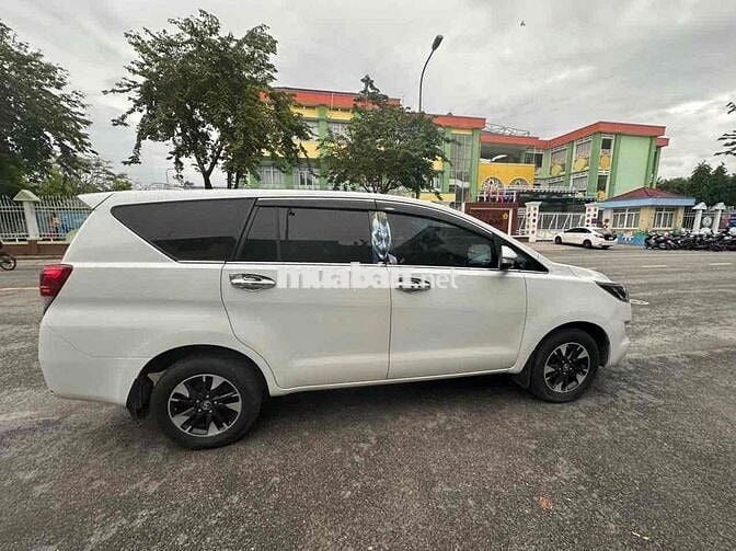 Toyota Innova 2018 2.0E số sàn, màu trắng camay