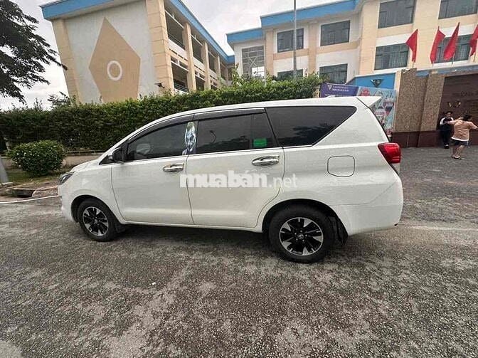 Toyota Innova 2018 2.0E số sàn, màu trắng camay