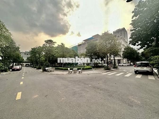 LIỀN KỀ LOUIS CITY ĐẠI MỖ -100M-5 TẦNG-GARA-VỈA HÈ-VIEW VƯỜN HOA -VIP