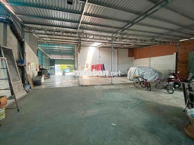 CHO THUÊ KHO XƯỠNG XTT TDT 300m2 dt : 10 x30 đường lớn xe tải