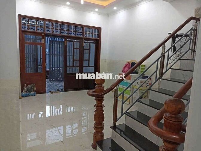 Nhà mới ,cách 40m  đi bộ ra st metro, 2pn có ban công, sân xe may