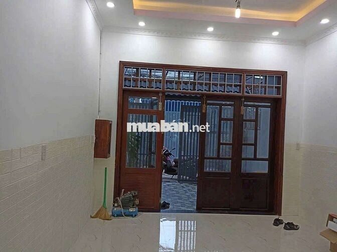 Nhà mới ,cách 40m  đi bộ ra st metro, 2pn có ban công, sân xe may