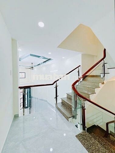 BÁN NHÀ DT 50M2 - HẺM XE HƠI - SÁT MẶT TIỀN HOÀNG DIỆU - PHƯỜNG 8, Q 4