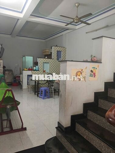 150m2, tầng1": 1pkhách1păn+bếp+tolet,lầu bankong P.khách 2.P.ngủ,tolet