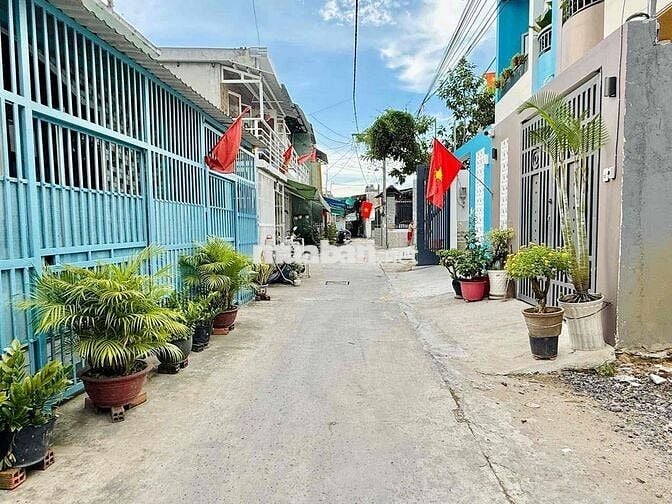 Bán nhà ngay chợ thạnh xuân hẻm xe hơi quận 12