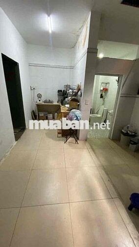 Phòng Rộng dưới trệt 90m2 ở nguyễn văn quá