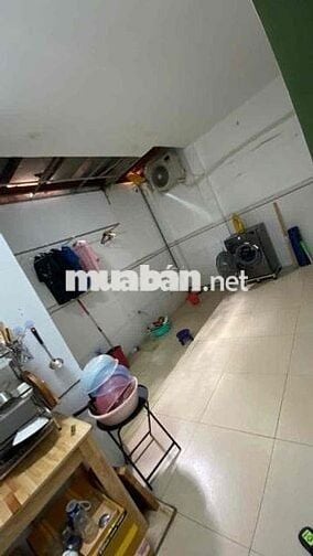 Phòng Rộng dưới trệt 90m2 ở nguyễn văn quá