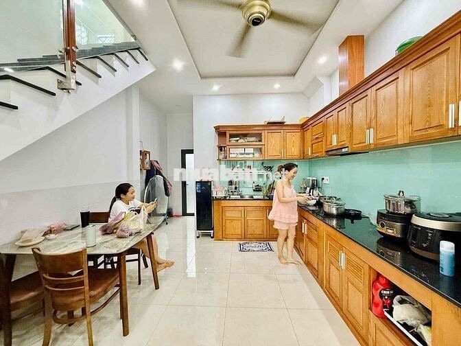 Bán nhà ngay chợ thạnh xuân hẻm xe hơi quận 12
